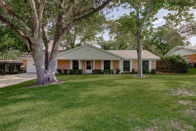 2502 Greenlawn Parkway, Austin