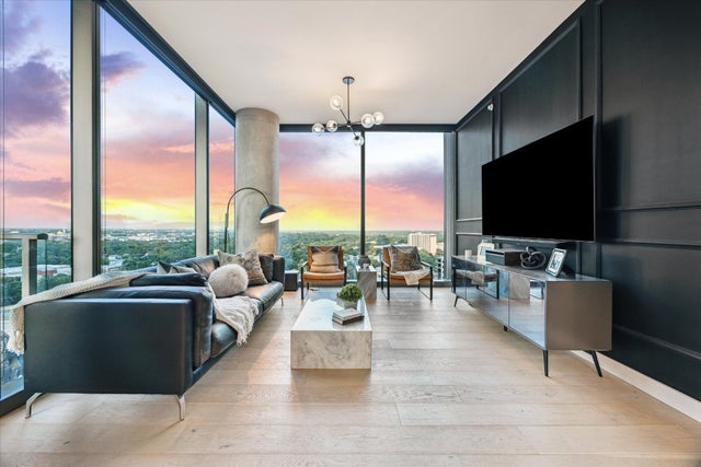 44 East Avenue 1607, Austin