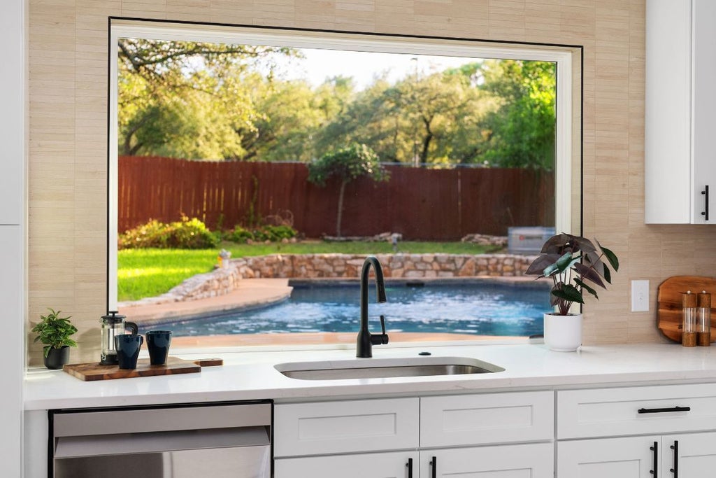 6903 Narrow Oak Trail, Austin