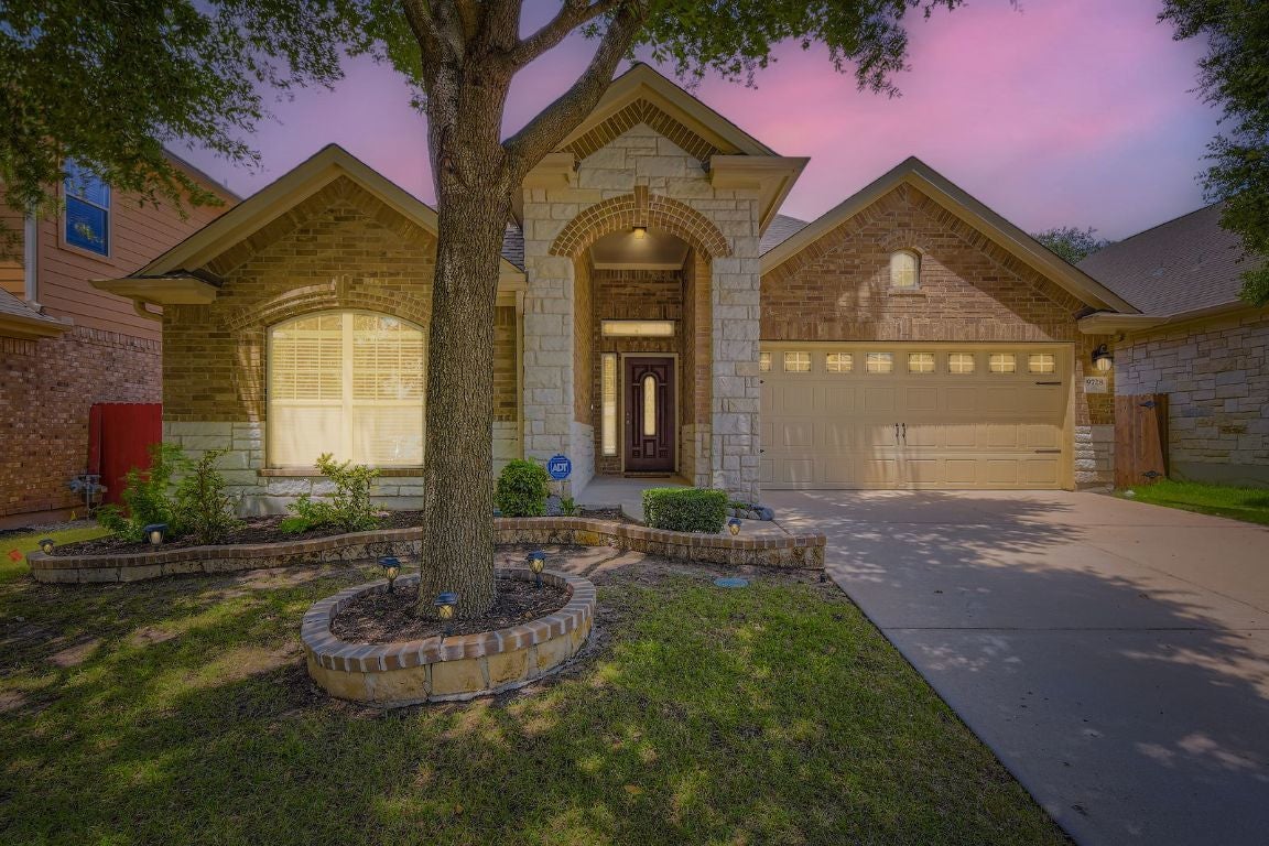 Photo of Listing #4416331