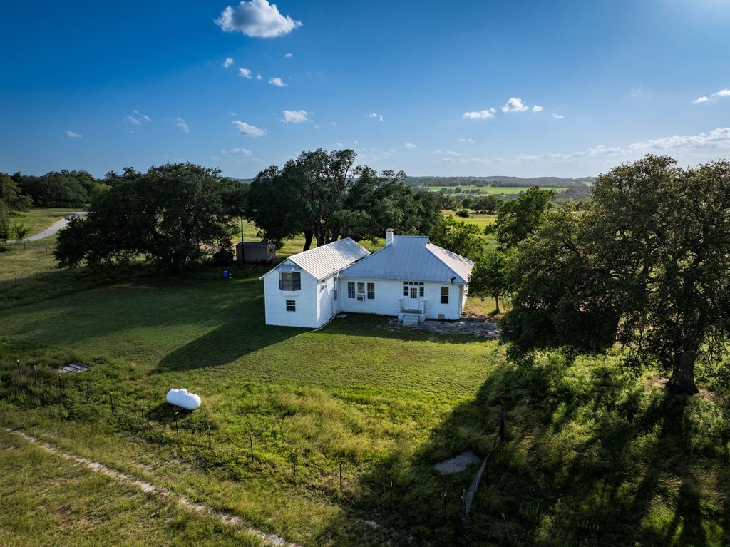 1649 Schumann Road, Stonewall