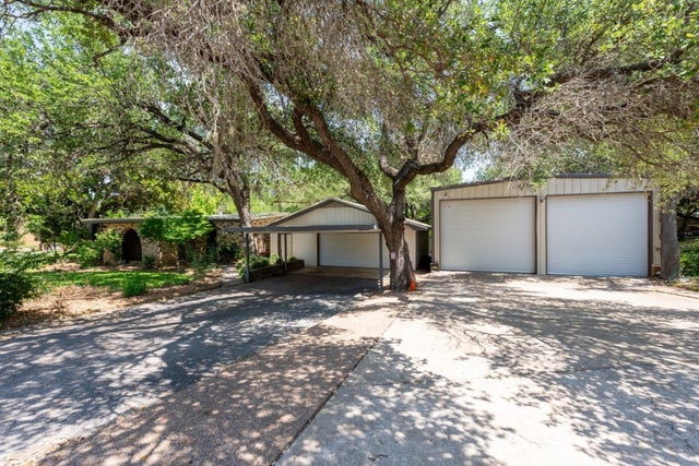 MLS #3756924 for Sale at 417 Cr 136a, on Lake LBJ in the city of Kingsland, 78639