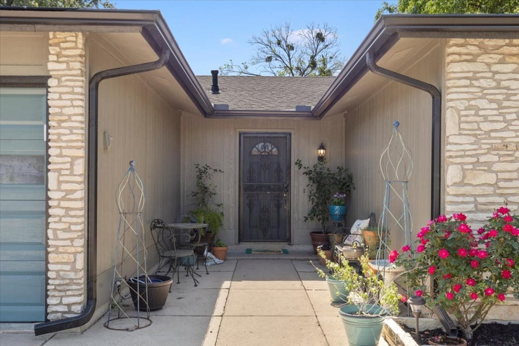 901 Pack Saddle Pass, Round Rock