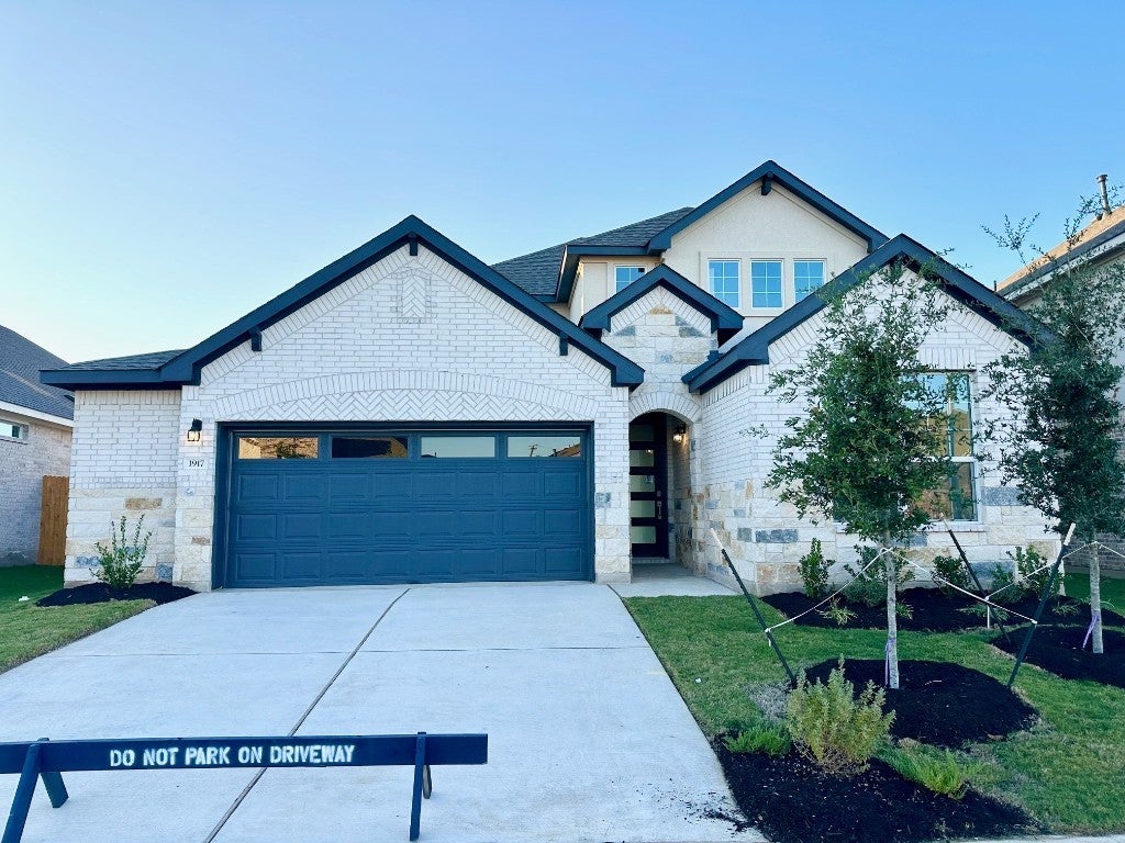 1917 Crooked Creek Street, Leander