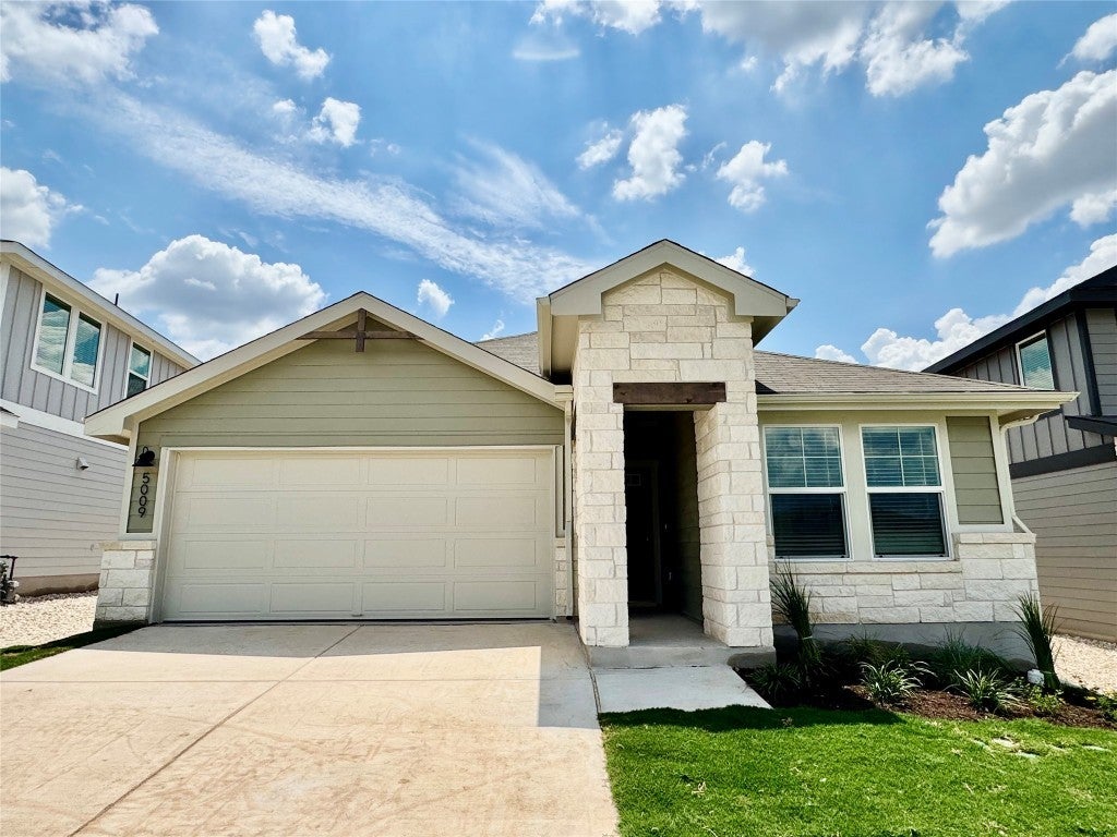 5009 Hazelnut Lane, Del Valle