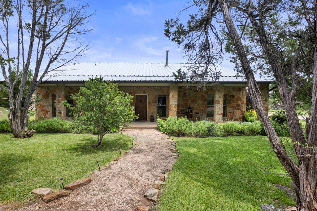 201 N Oak Vista Drive, Burnet
