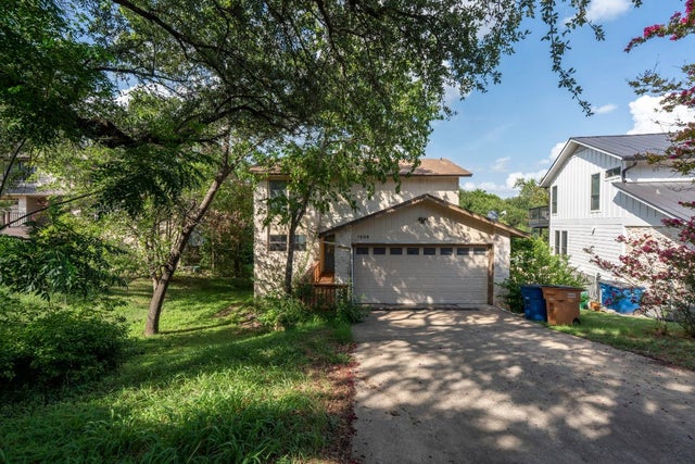 1205 Dusky Thrush Trail, Austin