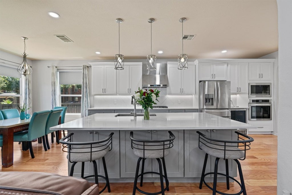 701 Old Ravine Court, Round Rock