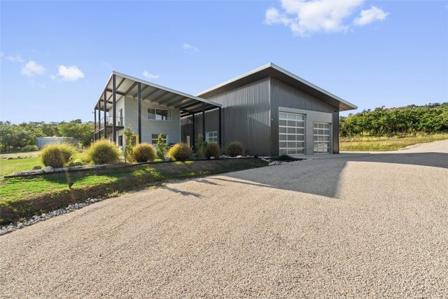 370 Gray Wolf, Blanco