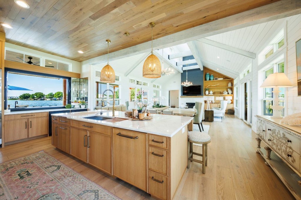 703 Woodland Hills Drive, Granite Shoals