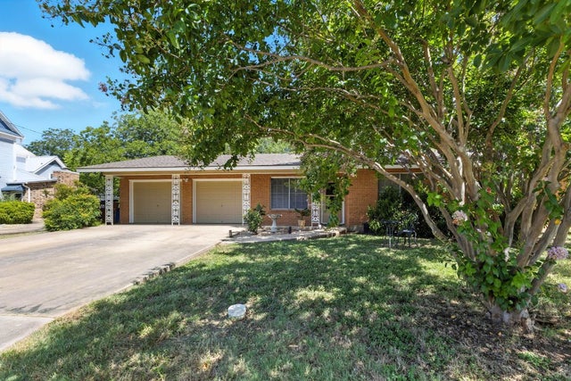 606 E Liberty Avenue, Round Rock