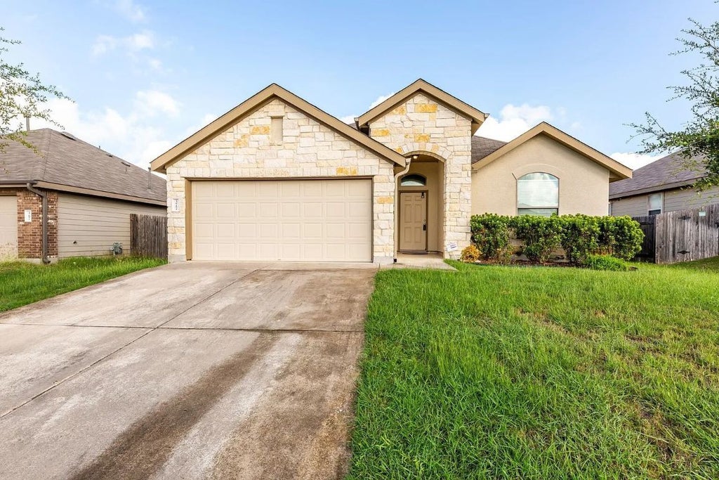 377 Dragon Ridge Road, Buda