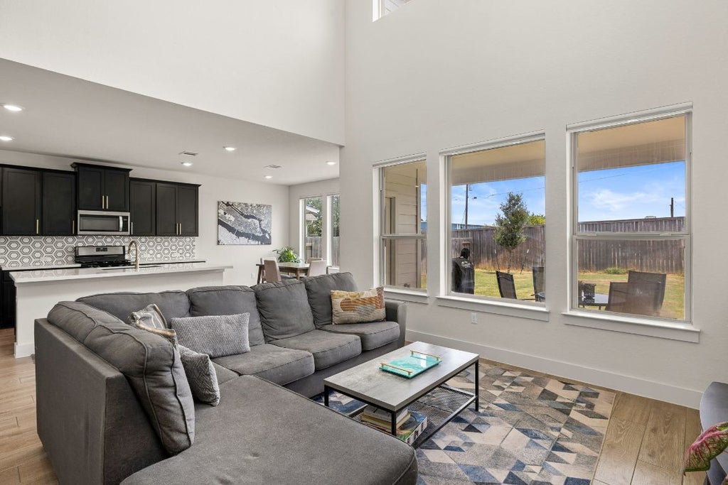 6205 Dumfries Lane, Austin