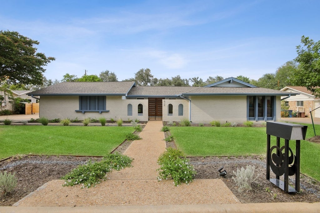 8704 Balcones Club Drive, Austin