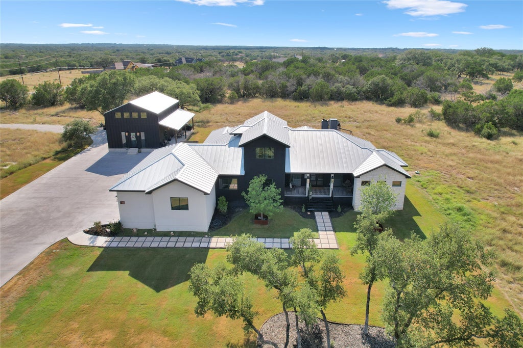 150 Wandering Oak Circle, Burnet