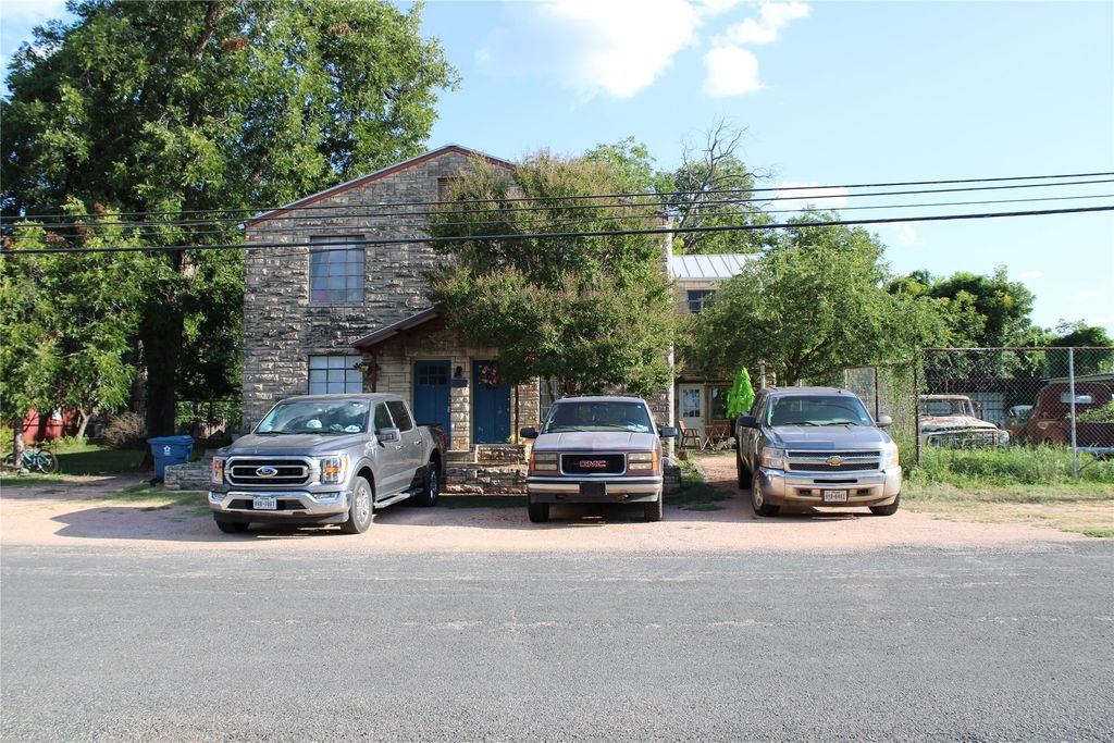 615 Pecan Street, Junction