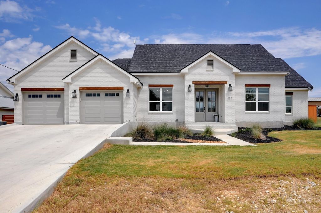 105 Jacob Dearing Street, Blanco
