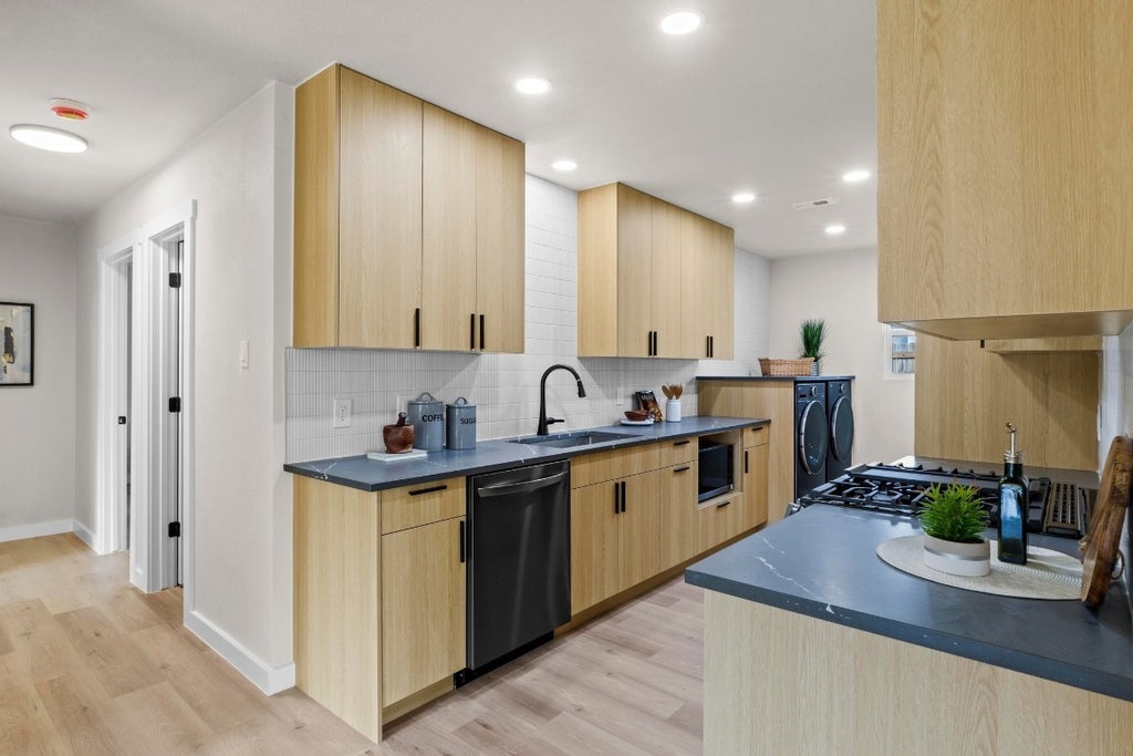 1768 Cricket Hollow Drive, Austin