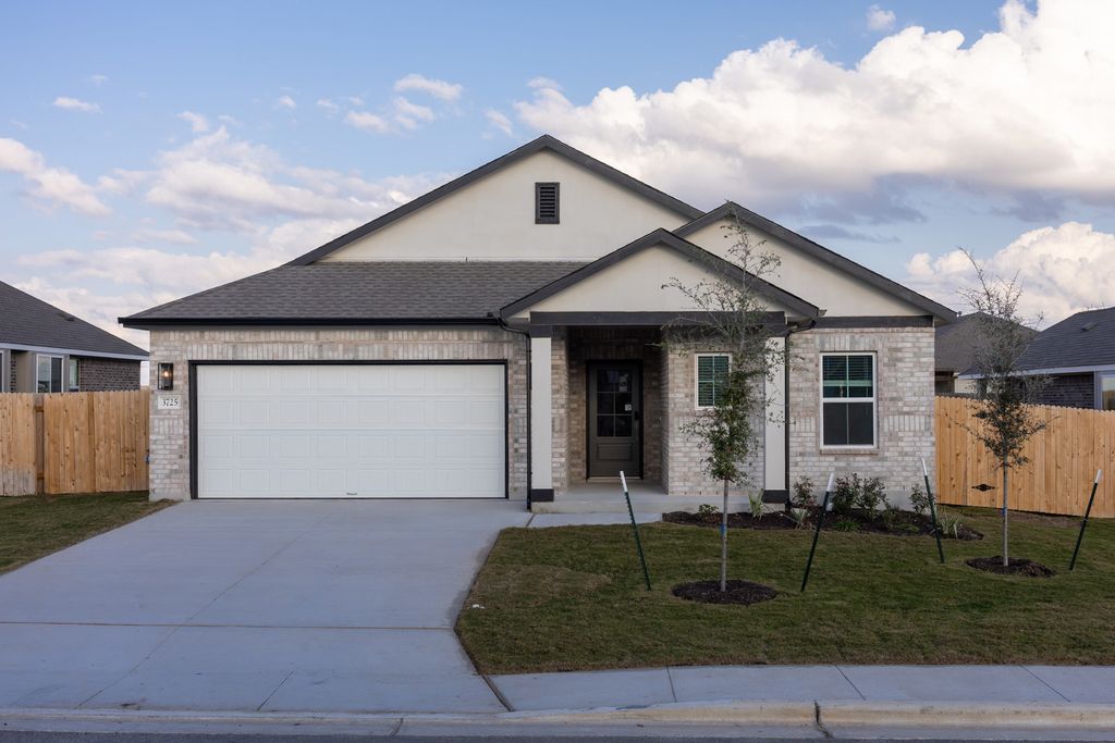 3725 Pin Oak Hills, Seguin