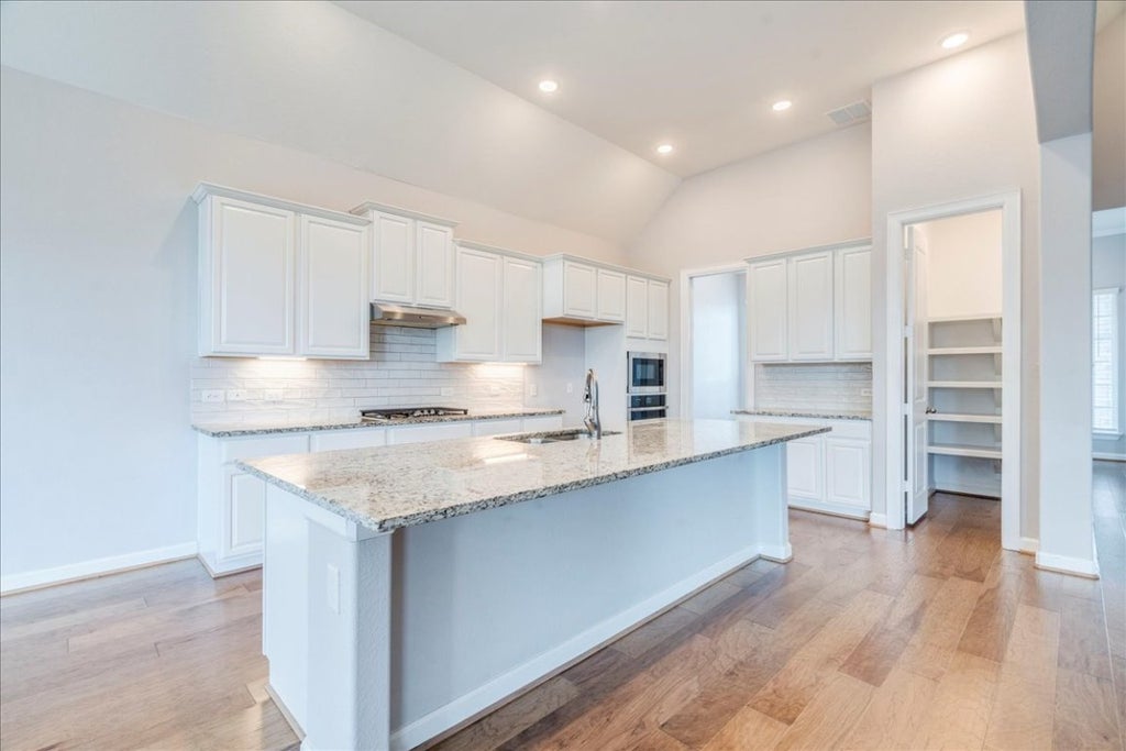 584 Baretta Loop, Buda