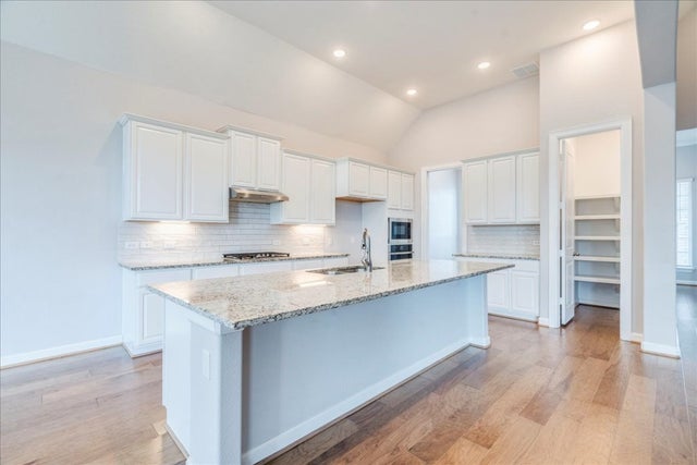 584 Baretta Loop, Buda