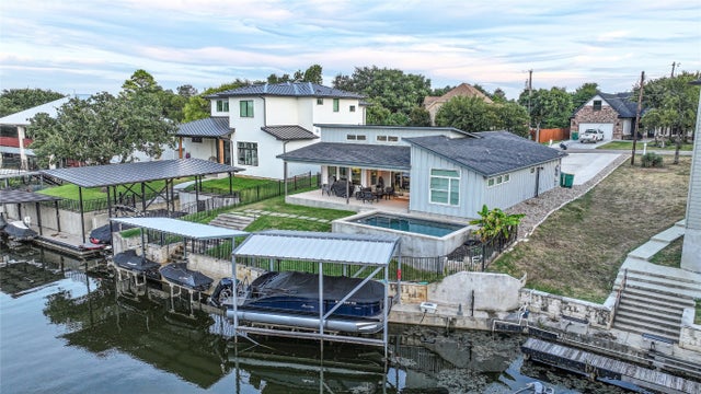 Residential Real Estate for Sale at 303 Robin Hood Ln on Lake LBJ - MLS #7574299