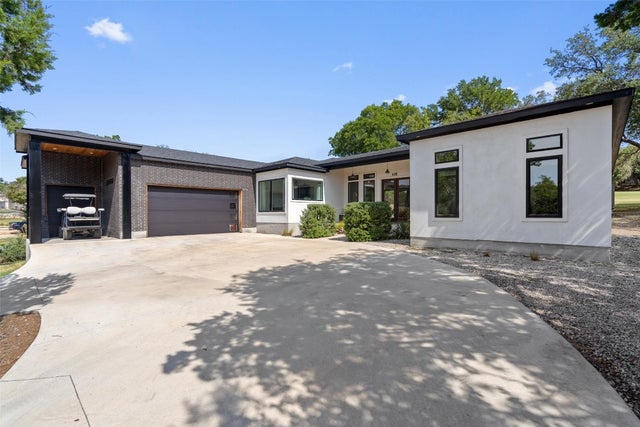 418 Venture Boulevard S, Point Venture