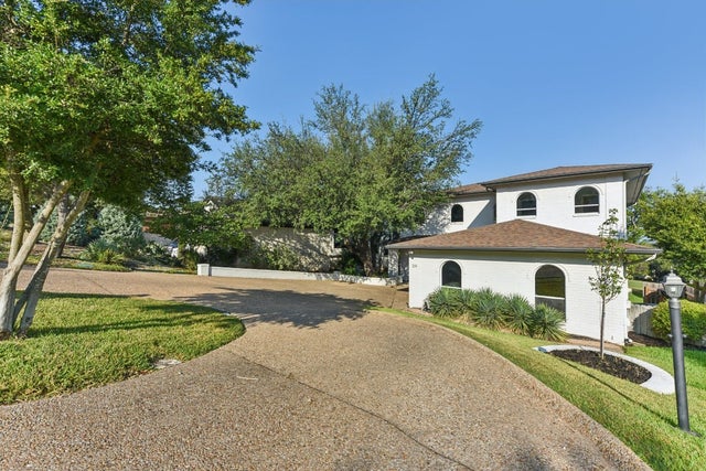 319 Hazeltine Drive, Lakeway