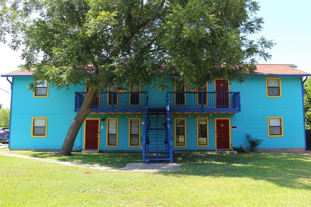 202 W Wheeler Street, Manor