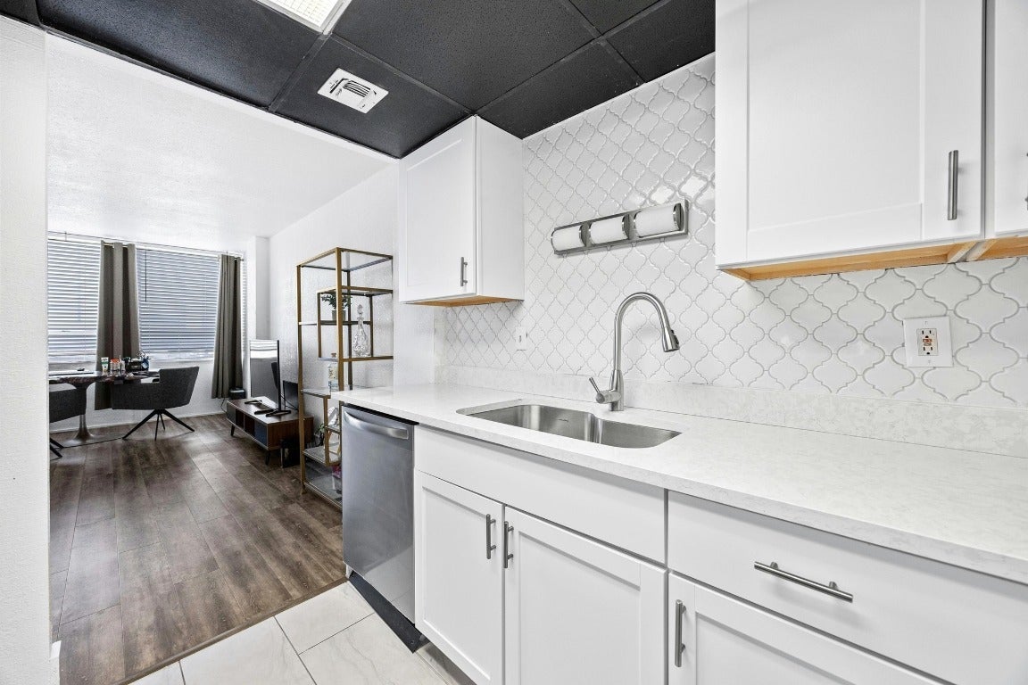 Photo of Listing #1854365