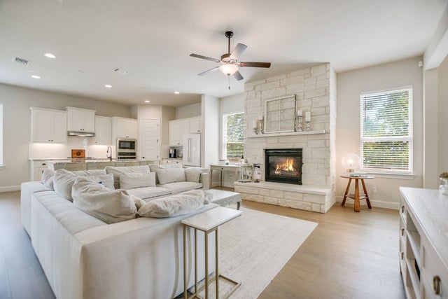 195 Autumn Wood Lane, Austin