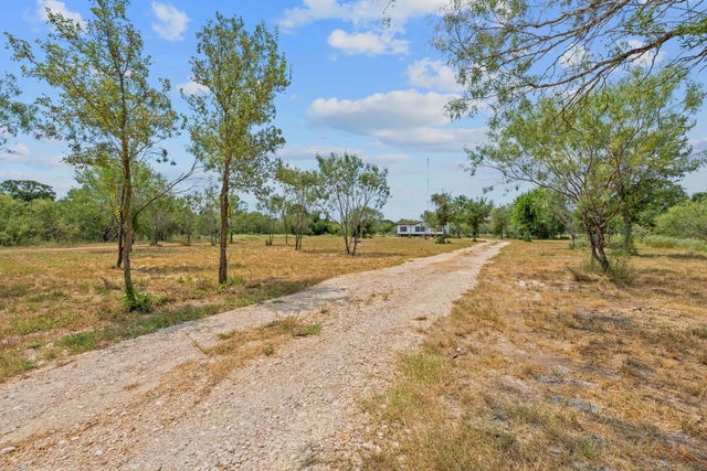 1375 Plant Road, Luling