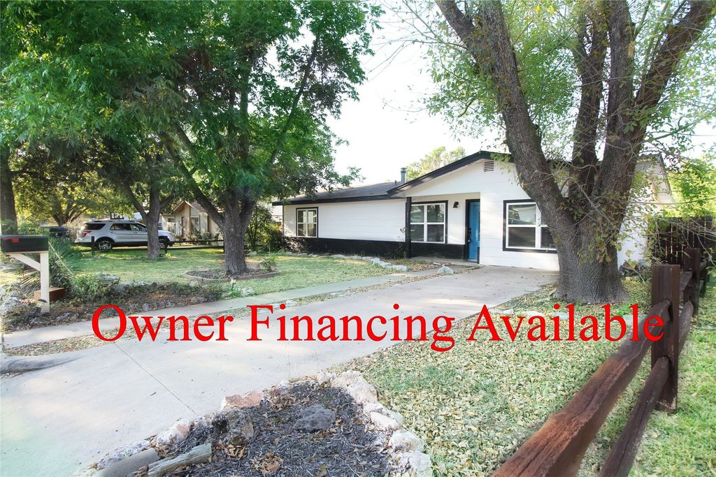 327 W Mulberry Street, Fredericksburg