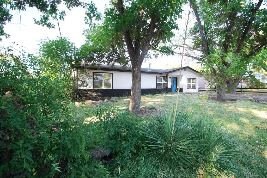 327 W Mulberry Street, Fredericksburg