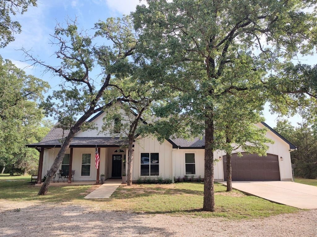 405 Woodlands Drive, Bastrop