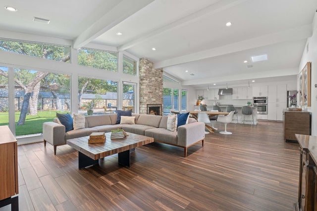 412 Ridgewood Road, West Lake Hills