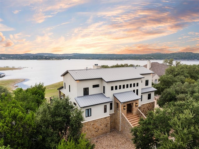 Residential Real Estate for Sale at 516 Deckhouse Dr on Lake Travis - MLS #2302319