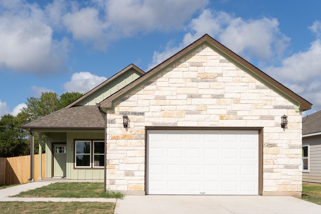 305 String Prairie Way, Smithville