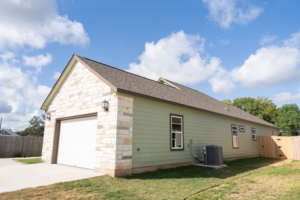 305 String Prairie Way, Smithville