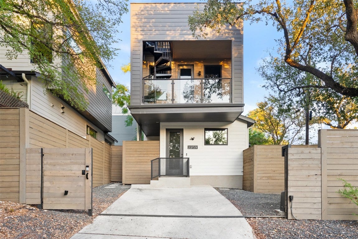 Photo of Listing #7703733