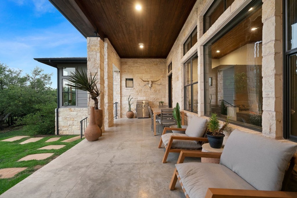 332 Rugged Earth Drive, Austin