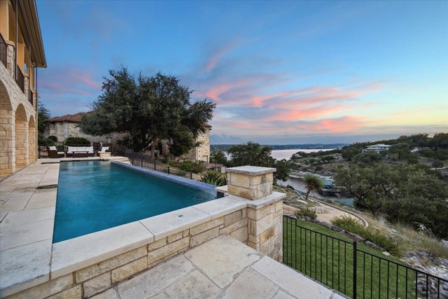Residential Real Estate for Sale at 17813 Kingfisher Ridge Dr on Lake Travis - MLS #9361166