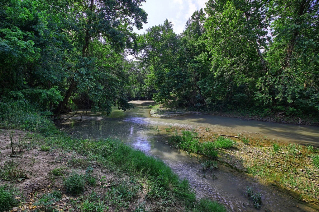 221 Private Road 4001, Thorndale