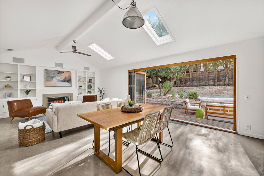 2202 Cypress Point E, Austin