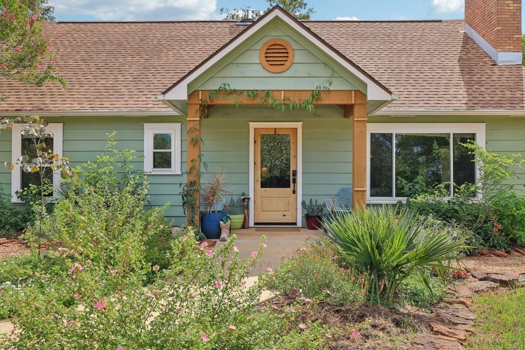 128 Copeland Hill Road, Smithville