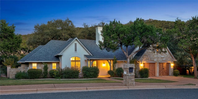 Residential Real Estate for Sale at 5300 N Scout Island Cir on Lake Austin - MLS #1377719