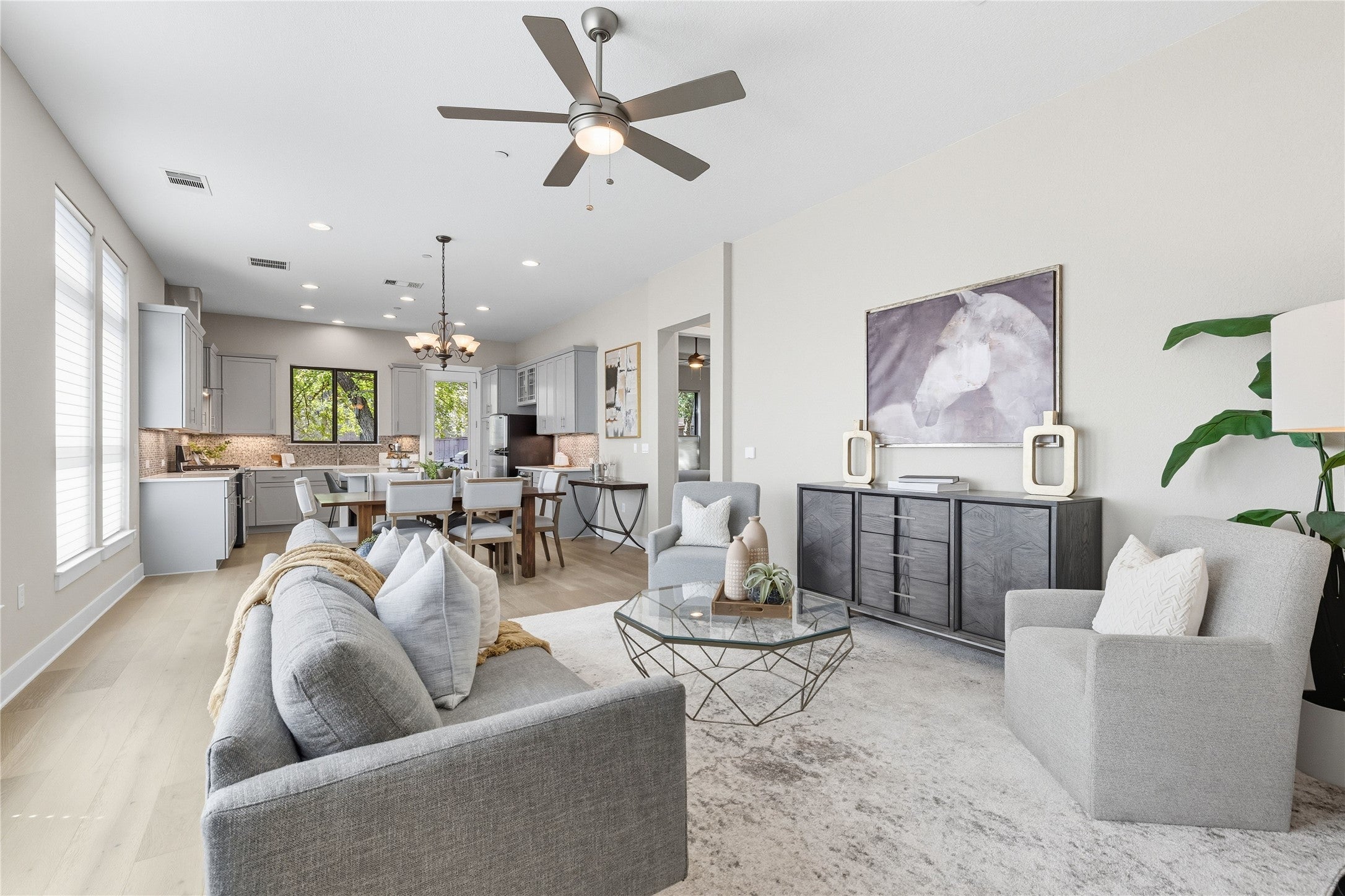 Photo of Listing #3357818