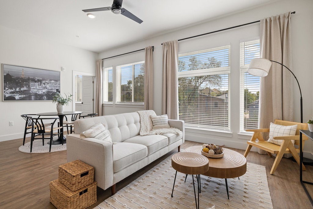 Photo of Listing #3341451