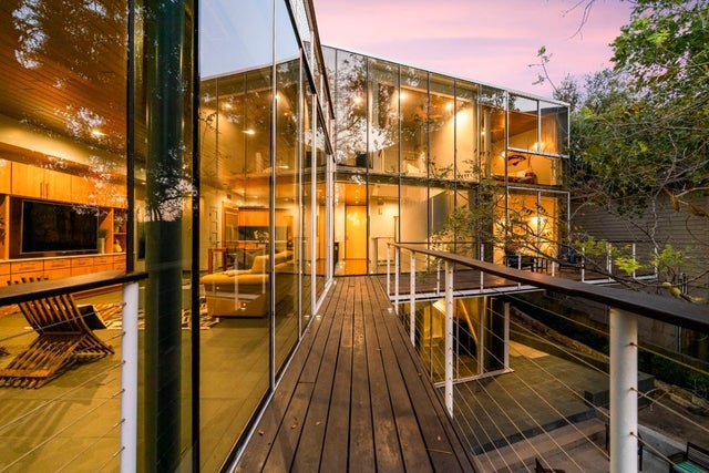 Residential Real Estate for Sale at 14921 Arrowhead Dr on Lake Travis - MLS #8977749