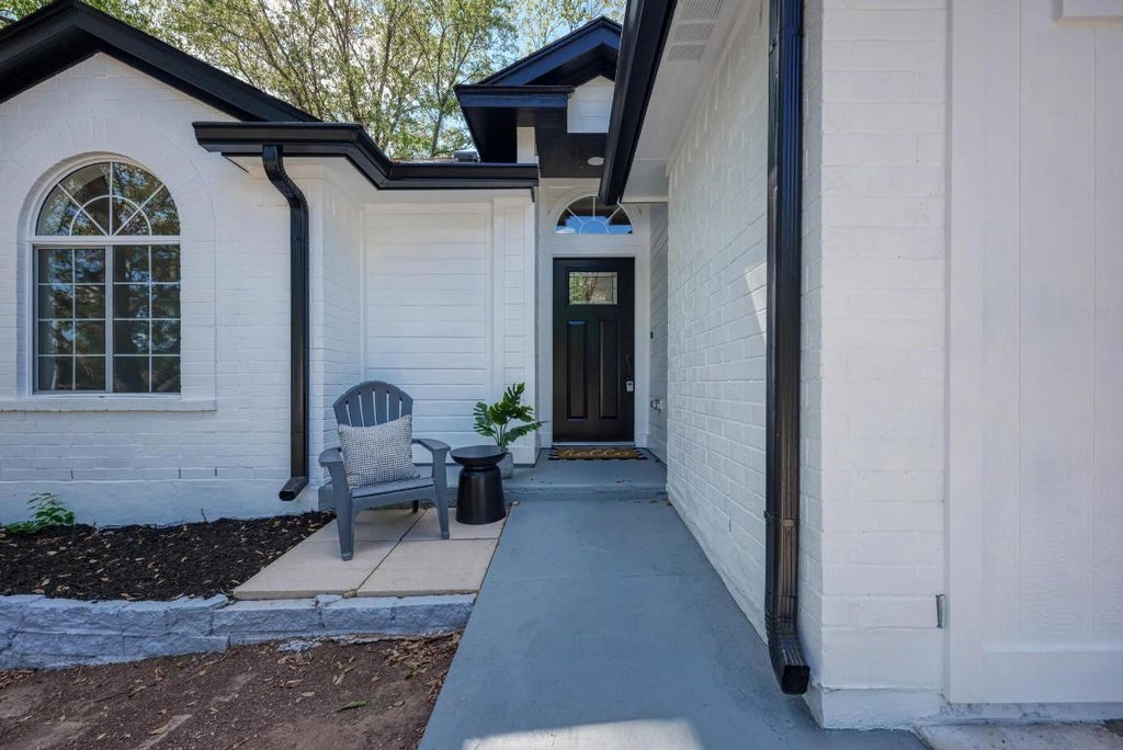 5805 Teri Road, Austin